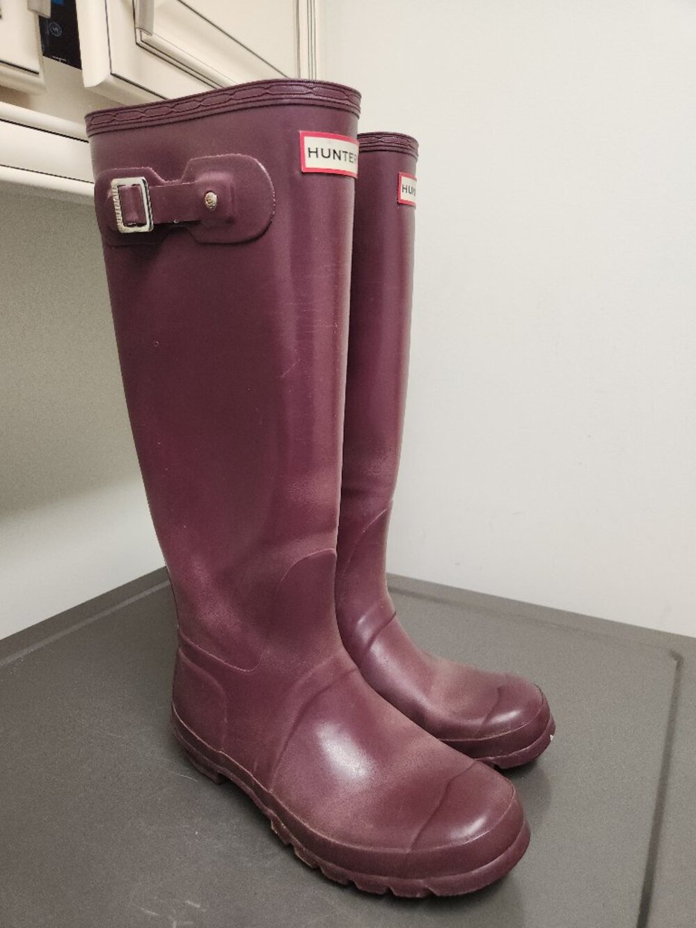 Hunter US Size 8 F / 7M Tall Rain Boots Burgandy Maroon Waterproof Rubber violet